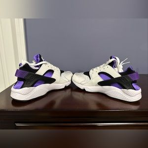 Men's Nike Air Huarache White/Black-Hyper Grape (DD1068 108) size 9.5